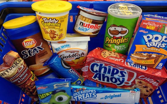 Assim como em todos os lugares que vamos, as comidas e lanches nos parques geralmente são mais caras do que nos mercados, o que pode pesar na conta da viagem. Para economizar um pouco, que tal uma visita ao supermercado?!