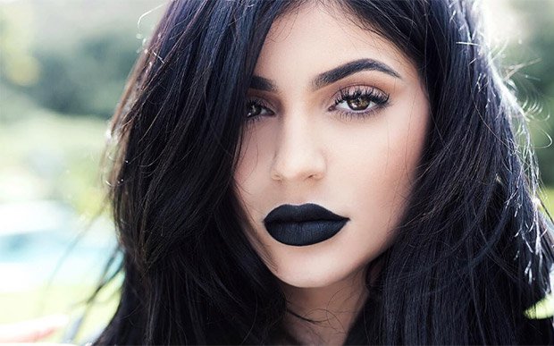 Marca de Kylie Jenner recebe nota péssima em avaliação de mercado
