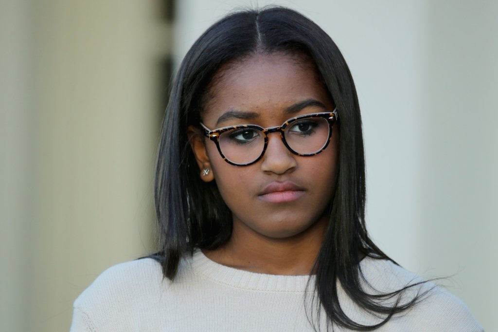 Sasha Obama trabalha em restaurante durante as férias