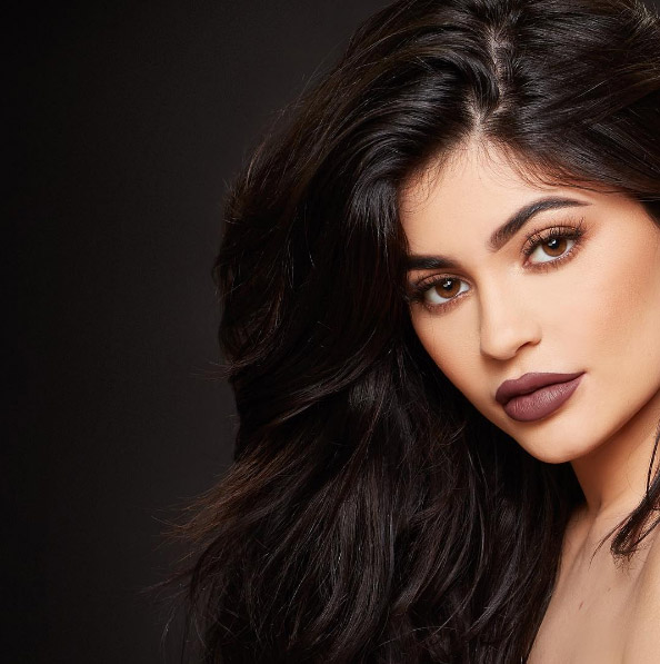 Kylie Jenner lançará três novos lip kits. E eles são lindos!