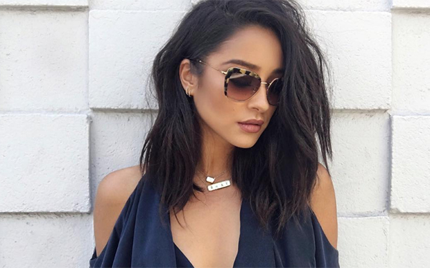 shay-mitchell-nail-art-pll1 Foto
