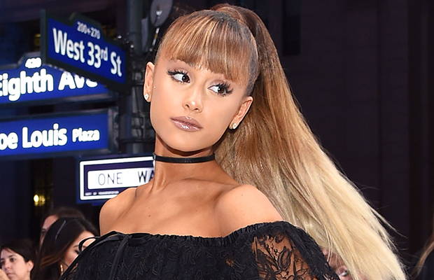 Ariana Grande usou rabo de cavalo bem poderoso no AMA 2016!