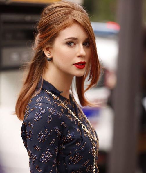 Marina Ruy Barbosa arrasa em desfile na Itália