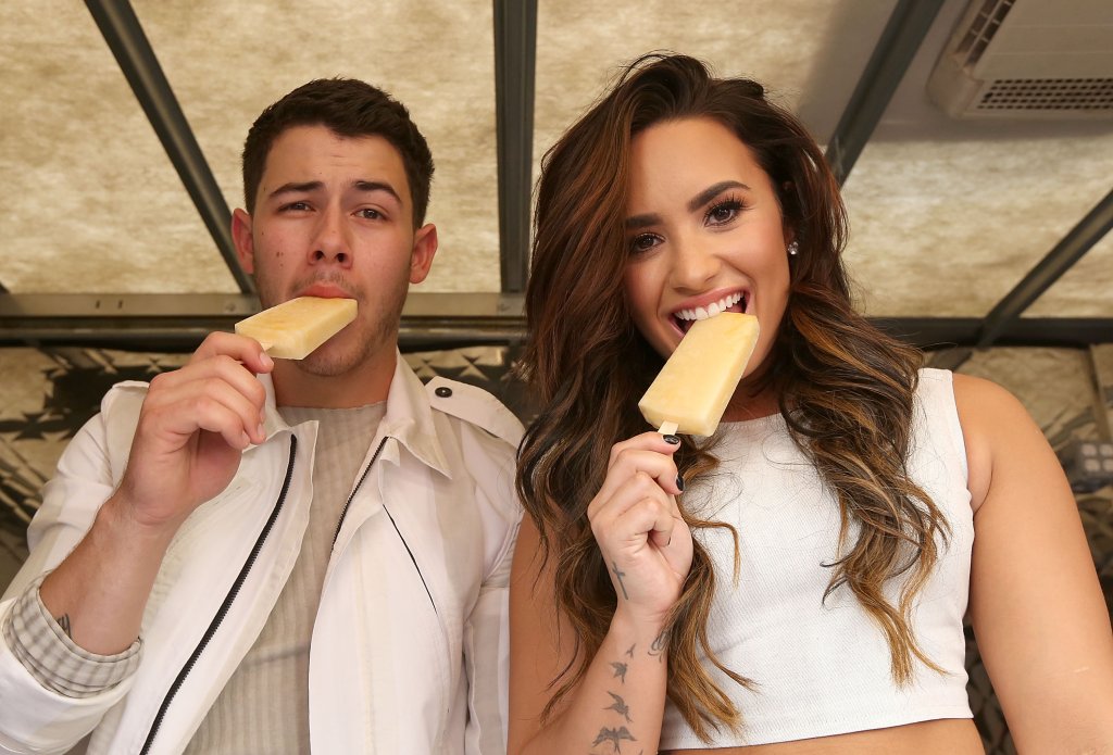 Nick Jonas manda feliz aniversário fofo para Demi Lovato