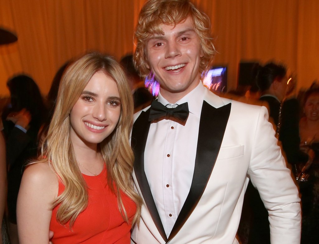 Emma Roberts e Evan Peters estão namorando de novo. Uhul!