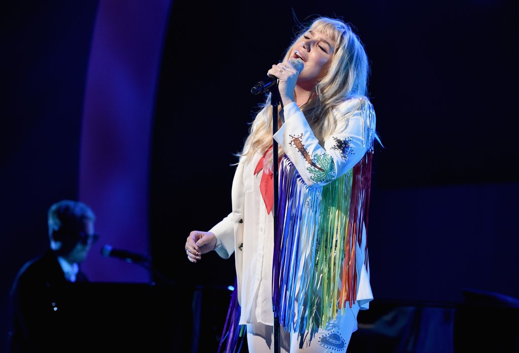 Kesha agradece o apoio dos fãs durante o processo de Dr. Luke