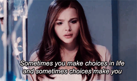 gif-chloe-moretz-if-i-stay "Às vezes, você faz escolhas. E, às vezes, as escolhas fazem você" - Momento filosofia de Chloe em Se Eu Ficar