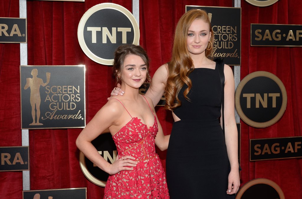 Maisie Williams vai ser madrinha de casamento de Sophie Turner