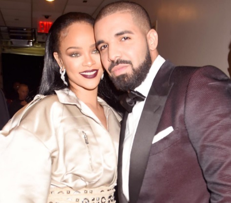 Amizade tranquila? Rihanna curte festa de aniversário de Drake