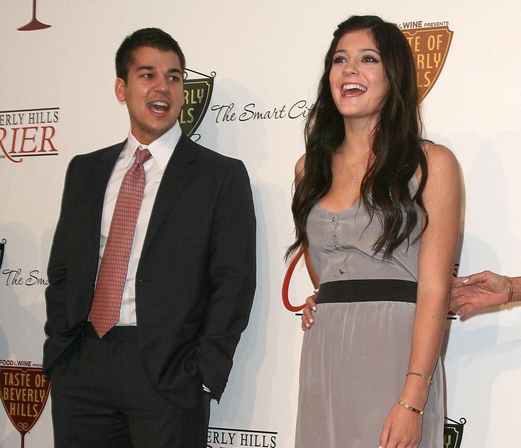Rob Kardashian divulga telefone de Kylie Jenner em seu Twitter