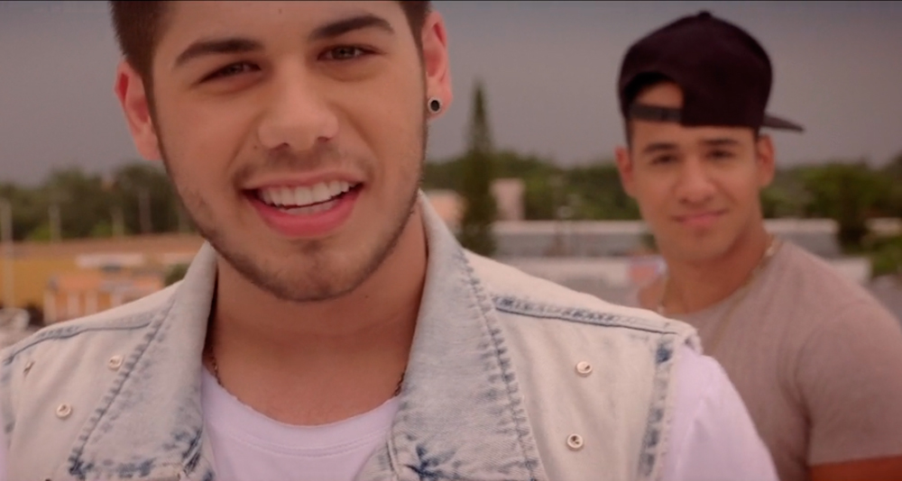 Zé Felipe se junta aos meninos do CNCO no clipe de Tan Fácil