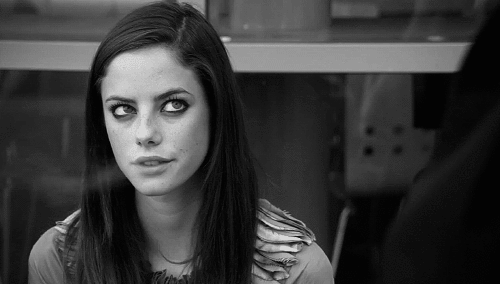 Kaya Scodelario e atores que começaram sua carreira em Skins