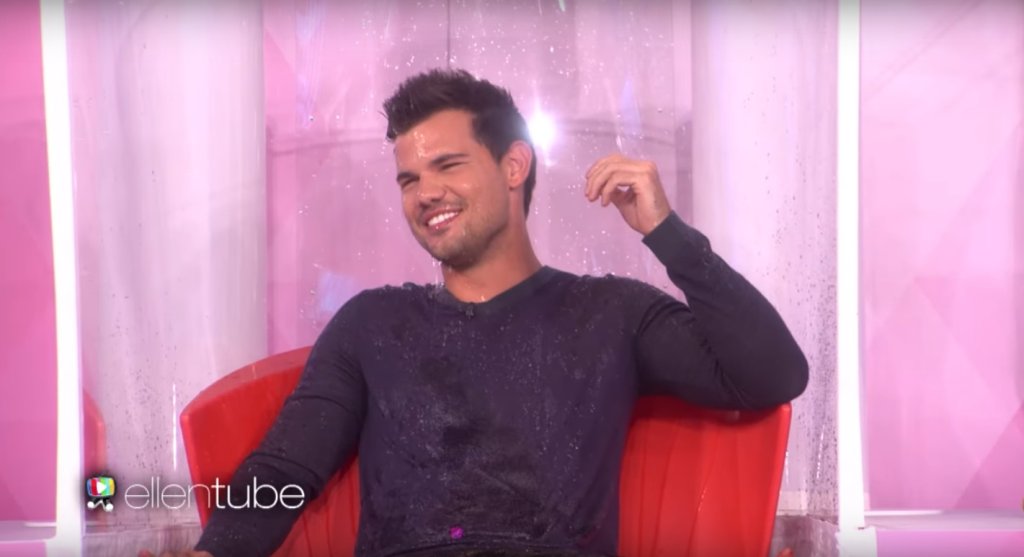 Taylor Lautner sai encharcado após brincadeira no The Ellen Show