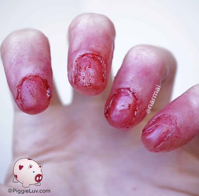 nail art unha sangrenta