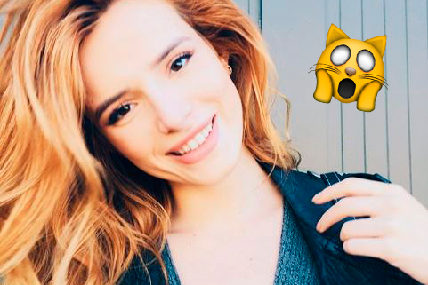 Bella Thorne está com o cabelo vermelho e verde. OMG!