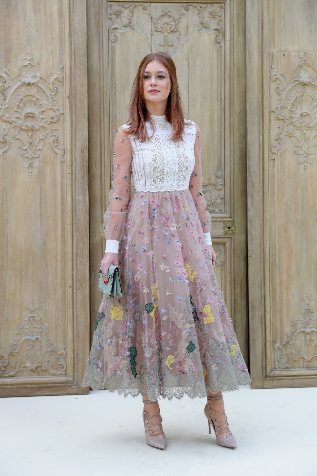 Marina Ruy Barbosa conta que é a mãe que escolhe os seus looks!