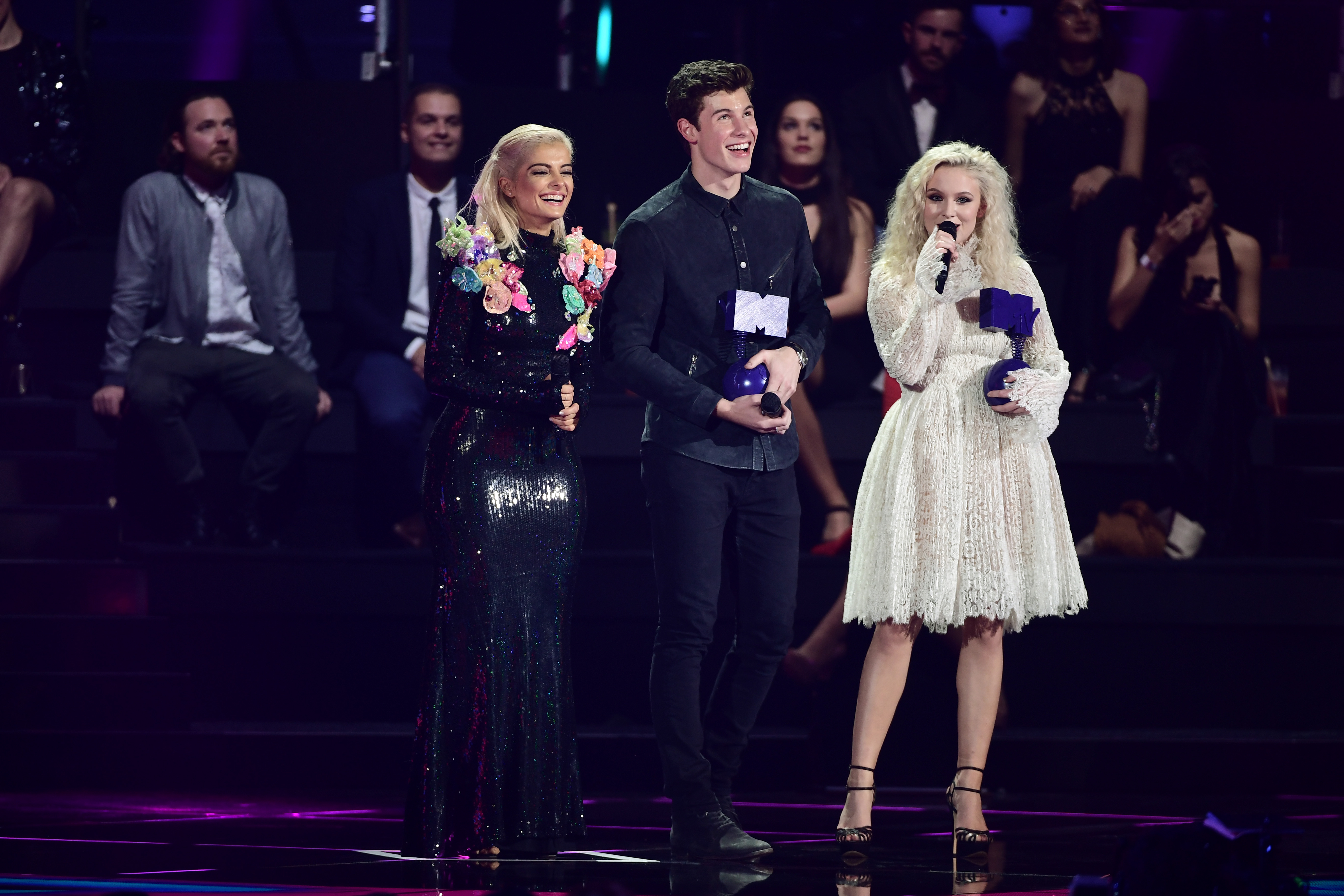 Shawn Mendes e Zara Larsson levaram dois prêmios para casa! 