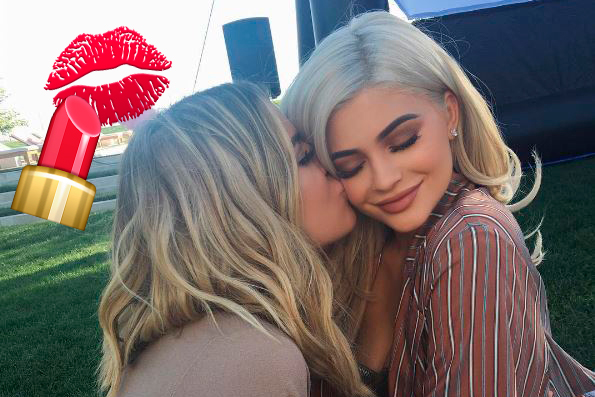 Kylie Jenner anuncia coleção de make em parceria com a irmã Khloé
