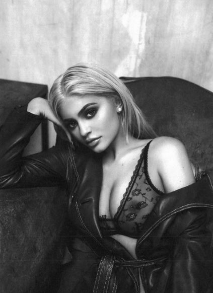 Para tudo! Kylie Jenner vai lançar marca de lingerie la-cra-do-ra