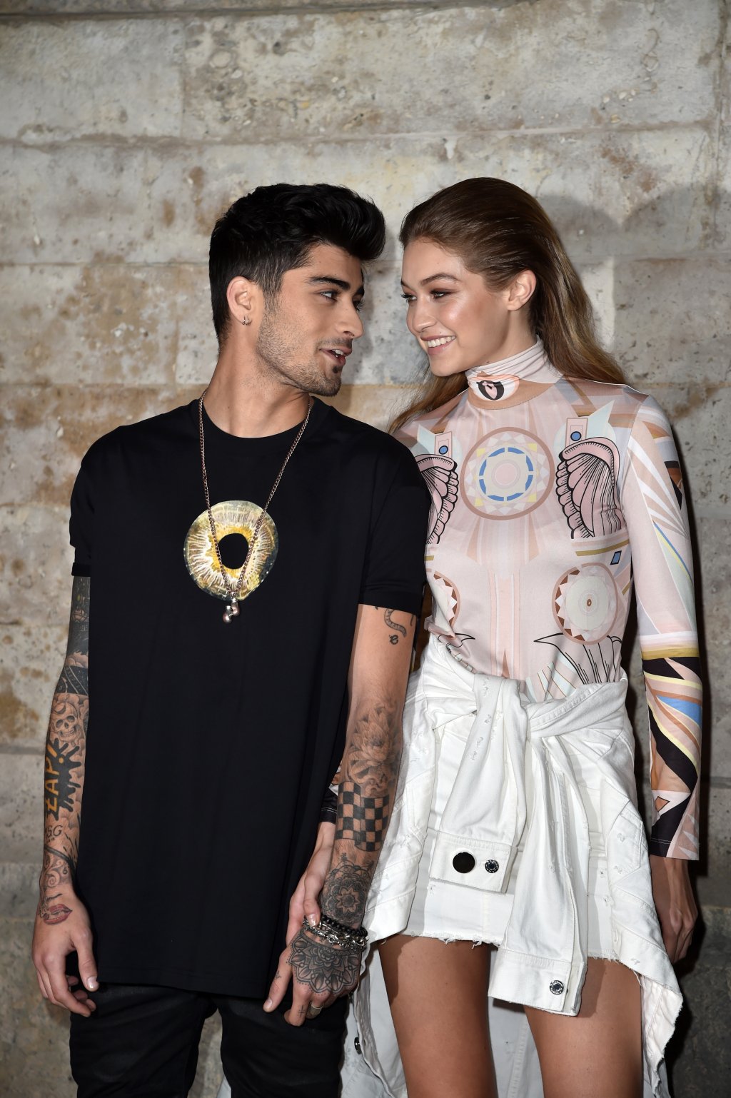 Voltaram? Zayn vai ao apartamento de Gigi Hadid em Nova York