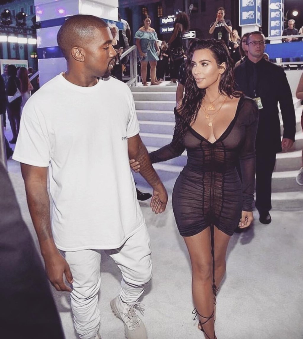 Kim e Kanye West estão usando outra barriga de aluguel para o quarto bebê