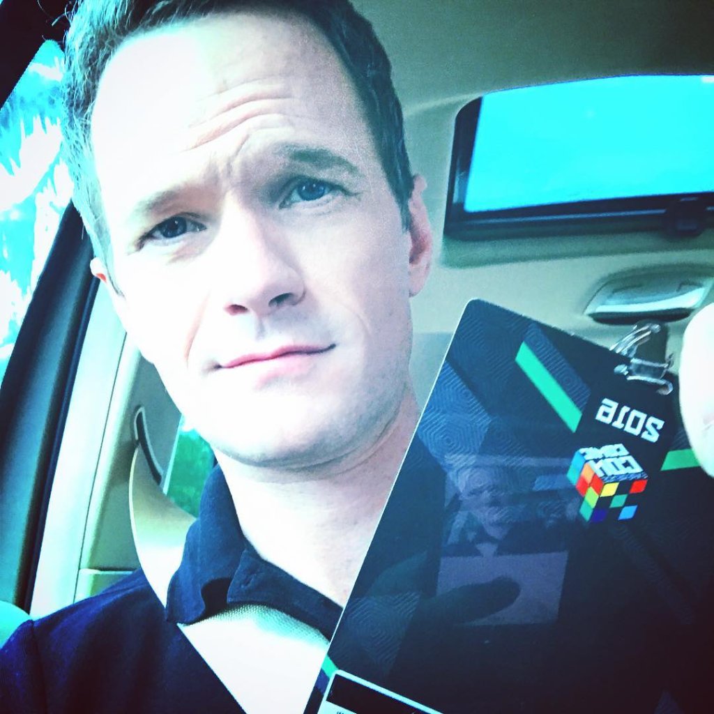 Neil Patrick Harris entrega surpresas de Desventuras em Série