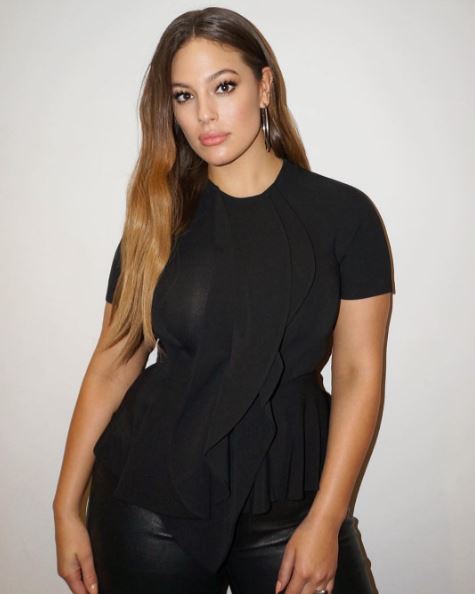 Ashley Graham faz post no Insta como Angel da Victoria’s Secret