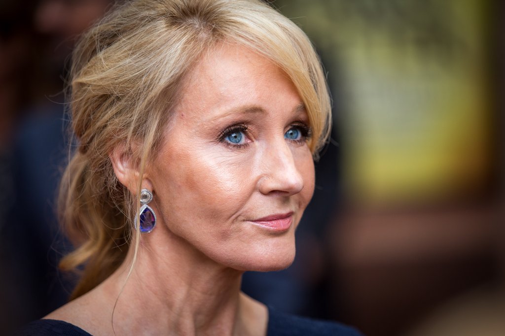 J.K Rowling é acusada de transfobia e afirma: “Não é ódio falar a verdade”