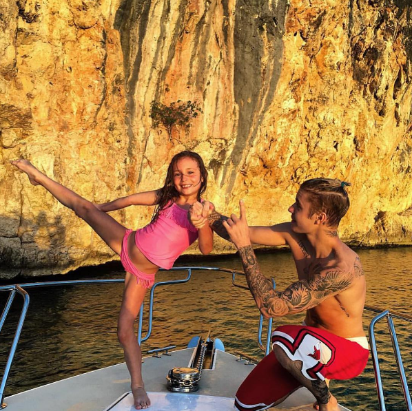 Jazmyn Bieber, irmã de Justin, cria canal fofo demais no Youtube