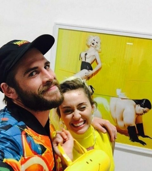 Miley Cyrus usou acessório em homenagem a Liam Hemsworth