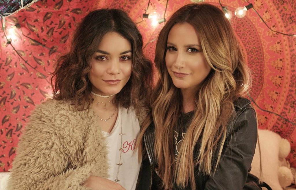 Ashley Tisdale e Vanessa Hudgens fazem dueto pela primeira vez