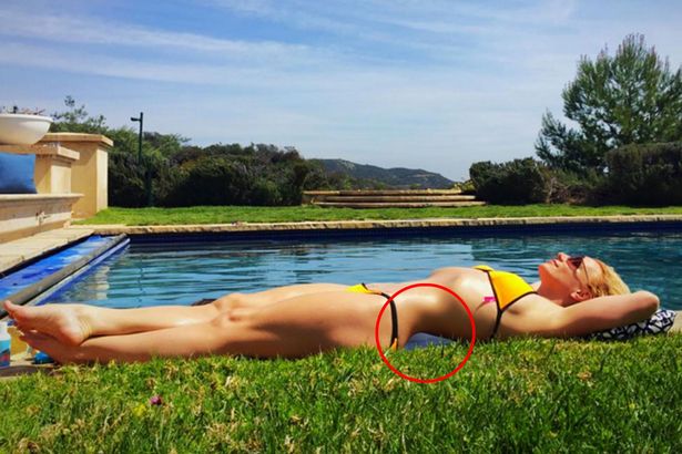 britey-spears-photoshop-fail britey-spears-photoshop-fail