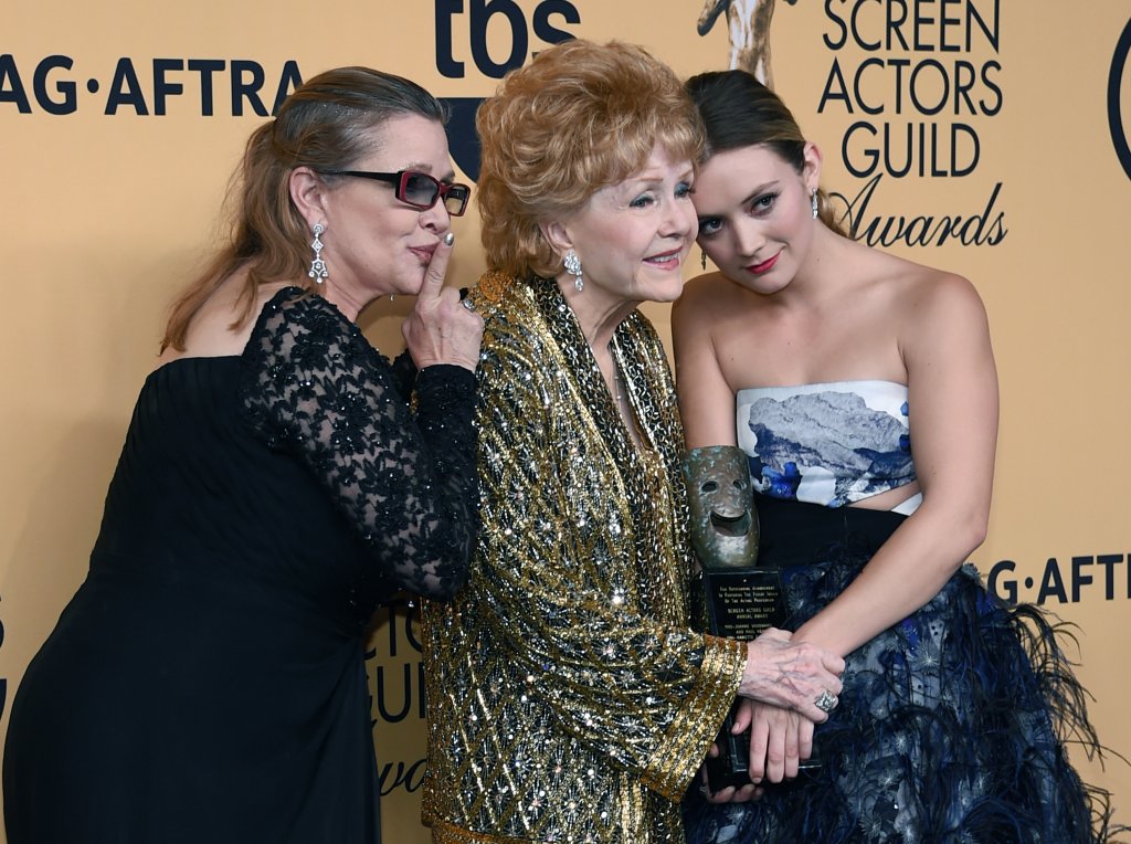 Billie Lourd agradece apoio dos fãs após a morte da mãe e da avó