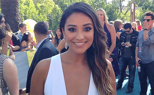 O long bob da Shay Mitchell era fake!