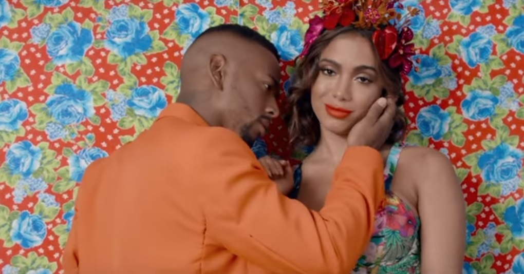 Anitta está lacradora em clipe com Nego do Borel