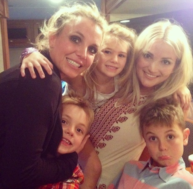 Sobrinha de Britney Spears recebe alta do hospital após acidente