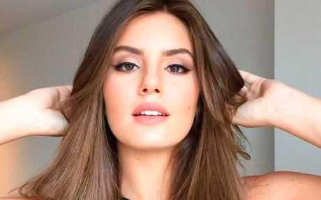 Camila Queiroz cortou o cabelo e está de long bob!