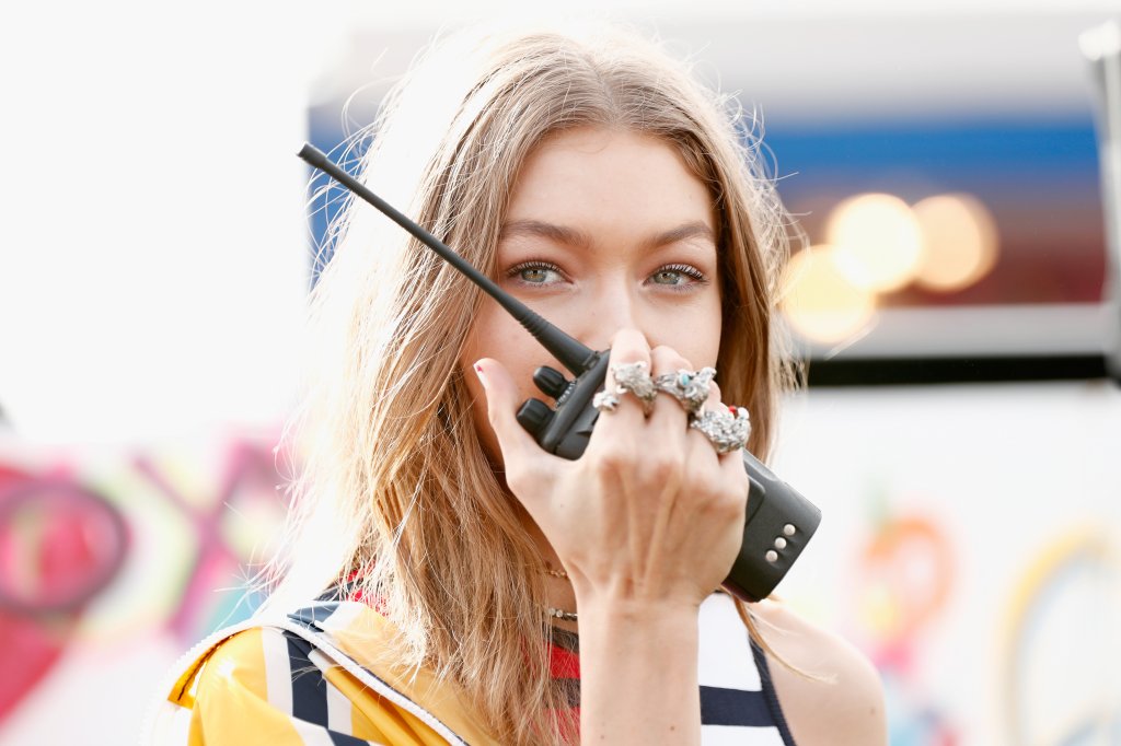 T-u-d-o sobre o desfile da Gigi Hadid para a Tommy Hilfiger