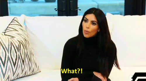 Depois de argolas, Kim Kardashian coloca correntes nas unhas