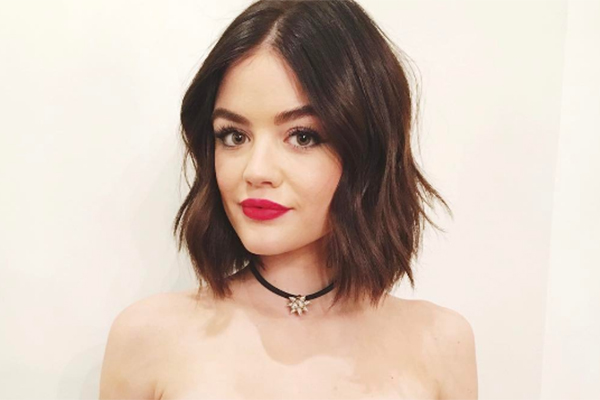 Curtinho: Lucy Hale  está com um corte chanel superfofo!