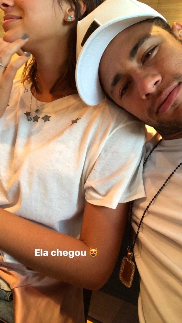 Neymar comemora a volta de Bruna Marquezine à Barcelona