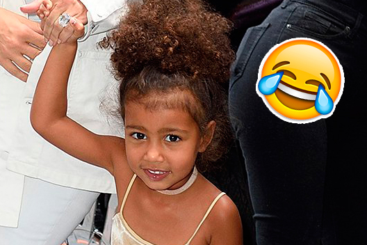 North West apronta com esmalte coloridão e Kim filma tudo