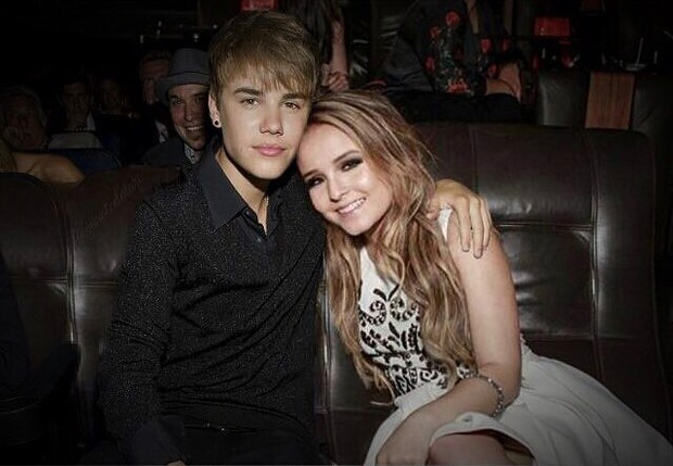 Larissa Manoela troca João Guilherme por Bieber em foto