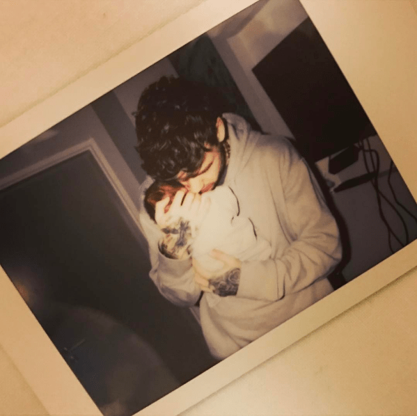 Liam Payne faz tweet hilário sobre como é ser pai