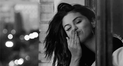 Selena Gomez desembarcou no Brasil com The Weeknd! OMG!