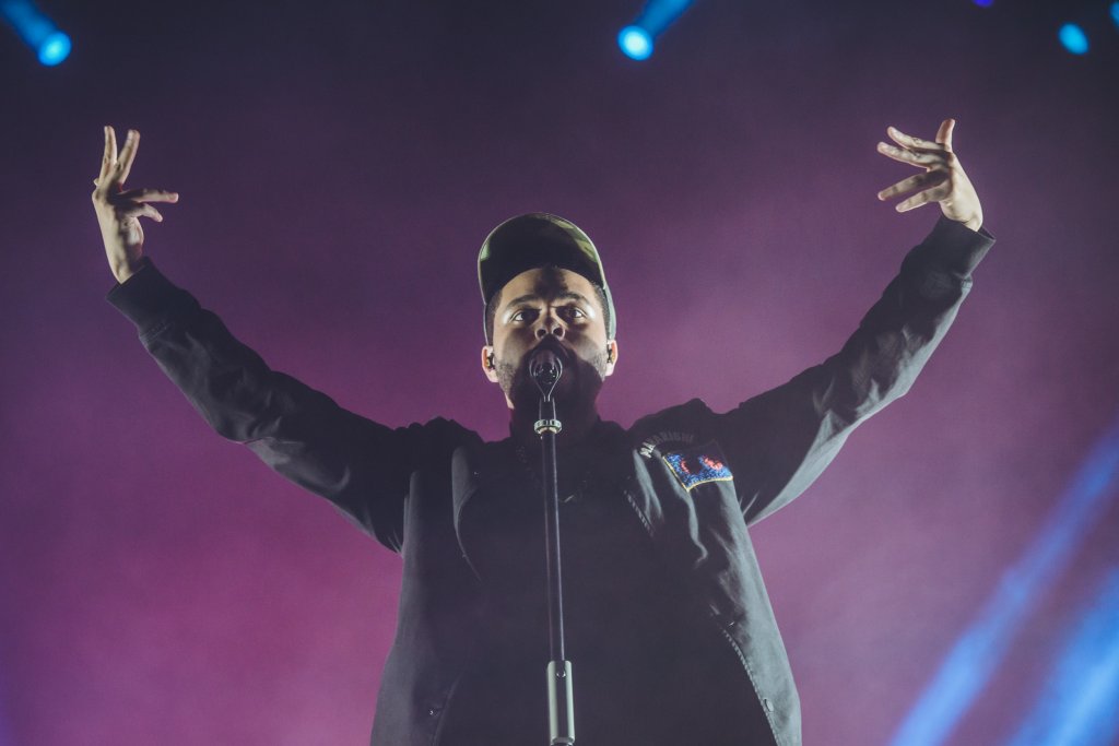 Com Selena Gomez no palco, The Weeknd abusa do batidão no LollaBR