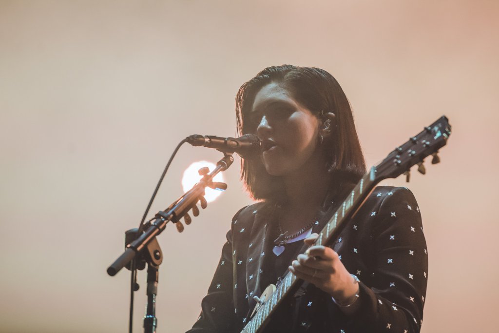 The xx aquece corações com show intimista no Lolla 2017