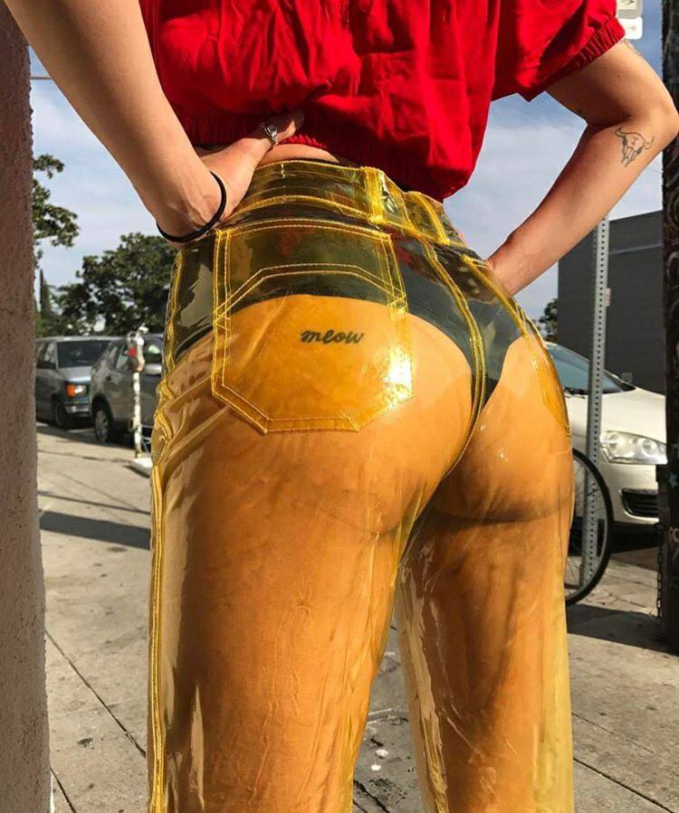 Marca lança calça totalmente transparente e causa rebuliço na web