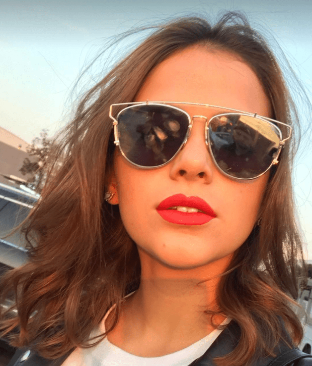 Irmã de Bruna Marquezine está cada dia mais parecida com ela