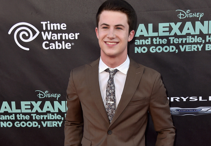 Dylan Minnette, de 13 Reasons Why, pintou o cabelo de rosa e resultado…